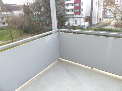 Citynah! 2,5 Zi.-Whg. mit Einbauküche, Wintergarten u. Balkon, ruhige Lage, Nähe Amalienstr.