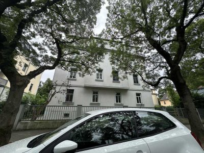 Ansprechende und vollst. renovierte 3-Raum-Hochparterre-Wohnung mit geh. Innenausstattung mit EBK