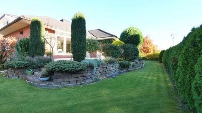 Bereich Fischteiche! Stilvoller Bungalow mit Einliegerwohnung, auf großem Grundstück!