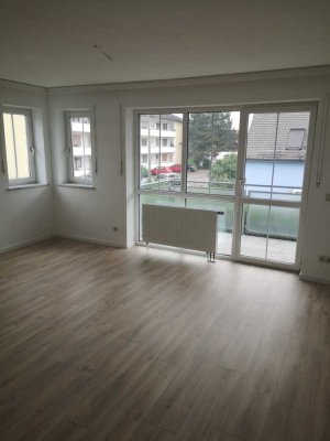Exklusive, modernisierte 3-Raum-Wohnung mit geh. Innenausstattung mit Balkon und EBK in Landshut