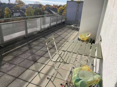 Helle 2-Zimmer Dachgeschosswohnung mit Balkon in Neubiberg