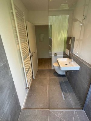 Wunderschöne 3-Raum-Wohnung mit gehobener Innenausstattung (Kernsaniert) mit Balkon - provisionsfrei
