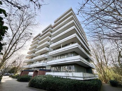 Renovierungsbedürftige Wohnung im 6. Stock mit tollem Weitblick in Düsseldorf-Lörick