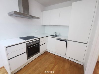 DG-Ausbau in perfekter Lage. 2 Zimmer. Einige Wohnungen auch im Paket zu haben.