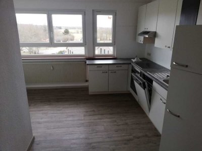Schöne und sanierte 4-Zimmer-Dachgeschosswohnung mit Balkon und EBK in Stetten am kalten Markt