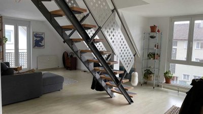 SONNIGE 2,5 ZI DACHGESCHOSS MAISONETTE WOHNUNG MIT EBK