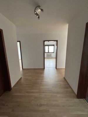 von privat - schöne 4,5-Zi.-Wohnung mit großem Balkon in Leonberg