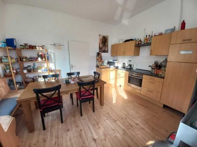 helle großzügige 4 Zimmer Wohnung