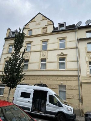Neu renovierte 2 Zimmer Wohnung mit Balkon im 2.OG