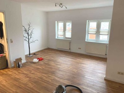 ** renovierte 2-Zi.-Wohnung zu vermieten**