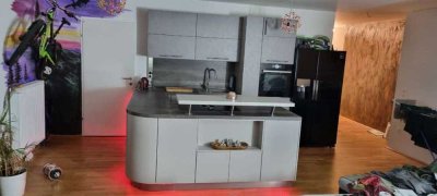 Exklusive, vollständig renovierte 1,5-Zimmer-Wohnung mit Einbauküche in Trier