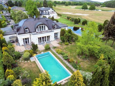 Architekten Villa mit Pool - uneinsehbarer Garten - direkt am Golfplatz und 350m zum Seddiner See