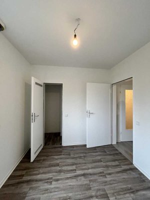 Hell und Freundlich, fast im Grünen und Stadtnah!!! 3 ZKB + Balkon - Frisch renoviert***