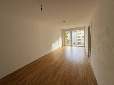 Günstige 2 Zimmerwohnung mit ruhigem Balkon in en Innenhof! Unbefristet!