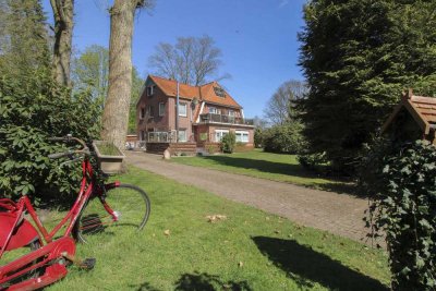 Grün!Großzügig!Gestaltbar! Zweifamilienhaus mit Parkcharakter in herrlicher Feldrandlage von Wingst