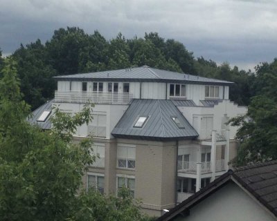 Großzügige Maisonette-Penthousewohnung; 2 Terrassen, TG-Stellplatz, Aufzug in Bonn-Heiderhof