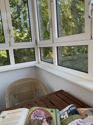 Denkmalschutz Vollmobilierte 2 Zimmer Wohnung am Park mit Wintergarten