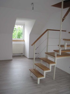 Freundliches Dachstudio mit Balkon in Memmingen /Amendingen
