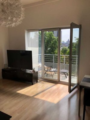 Attraktive 2 ZKB in ruhiger Seitenstraße mit schönem Balkon