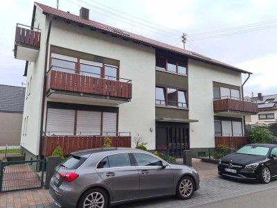 Hagenbach schöne helle 2 Zimmer DG- Wohnung, Küche, Bad in einem Mehrfamilienhaus