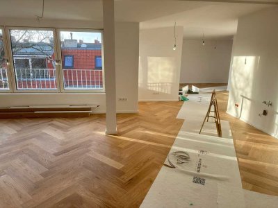 PROVISIONSFREI.. SEHR SCHÖNE, HELLE DACHGESCHOSS-WOHNUNG M. 2 BÄDER U. TERRASSE, LIFT U. WEITBLICK