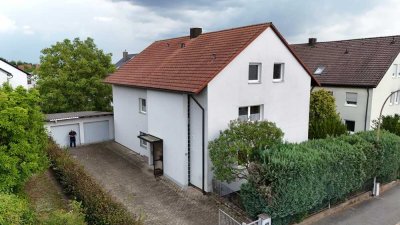 Schickes Mehrfamilienhaus mit 3 Einheiten & Ausbaureserve – Toplage Herzogenaurach!