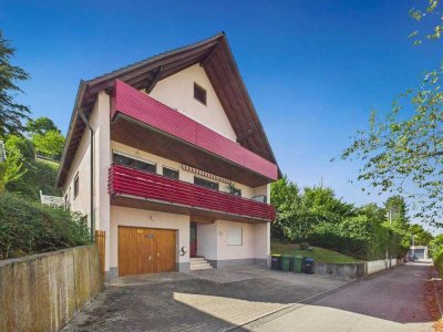 Schmuckes Haus mit Aussicht: Zweifamilienhaus sucht neue Eigentümer | Mühlacker