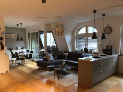 Moderne & elegante 2-Zimmer-Wohnung im stilvoll sanierten Altbau – Toplage!