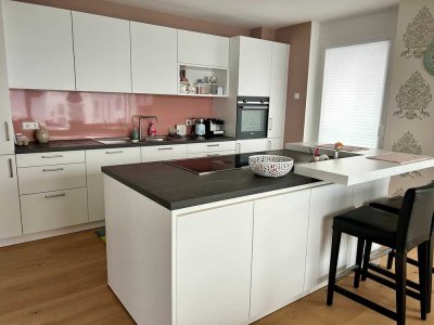 Neuwertige 4-Zimmer Penthouse Wohnung mit Loggia und EBK in Lauchringen