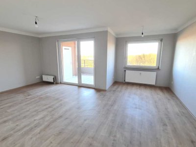 Sehr schöne und große 3,5 Raum Wohnung in ruhiger u. zentraler Lage! Balkon!! 2 Bäder!!