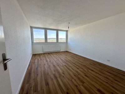 Frisch renovierte 2-Zimmer-Wohnung mit Balkon und Weitblick