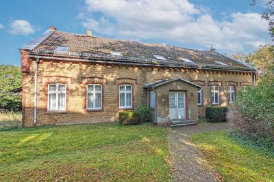 Auktion - Ehemaliges Pfarrgehöft bestehend aus Pfarrhaus, Scheune und Stall