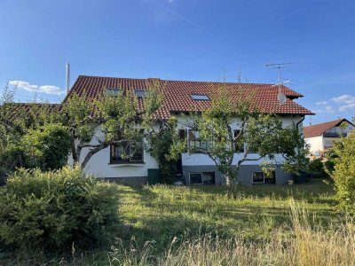 Freundliche 3-Zimmer-DG-Wohnung mit gehobener Innenausstattung mit EBK in Rottenburg am Neckar