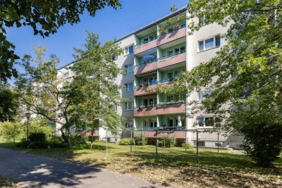 3-Zimmer-Wohnung mit Balkon, Küche und Bad mit Fenster