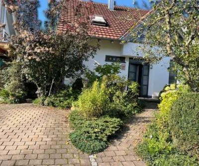 Wunderschönes, lichtdurchflutetes Einfamilienhaus in beliebter Wohnlage sucht sympathische Bewohner!