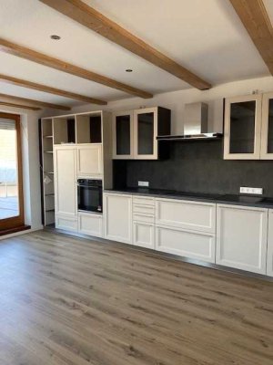 großzügige 8 Zimmer-Wohnung über 2 Etagen