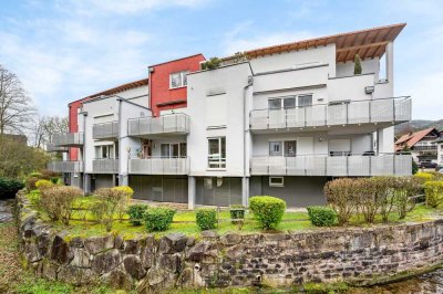 Stilvolles Penthouse mit Sonnenterrasse und Blick ins Grüne