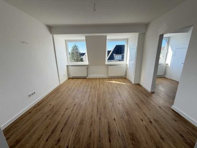***Schöne Etagenwohnung weißem Wannenbad, gr. Wohnzimmer und Wohnküche***