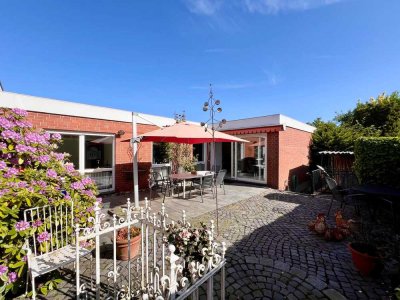 Charmanter Bungalow mit geschütztem Innenhof und Garage in begehrter Lage von Bielefeld-Großdornberg