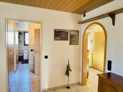 Charmante 4-Zimmer-Erdgeschosswohnung mit Garage und vielem mehr...