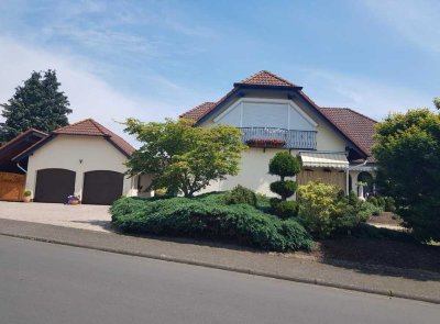 700 € - 104 m² - 3.0 Zi.