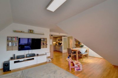Dachgeschosswohnung mit Balkon, Garten, Lift und Tiefgaragenplatz – vermietet bis Ende 2026