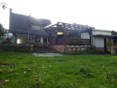 Freistehendes Familiennest mit Garage direkt am Waldpark