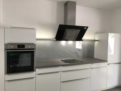 Schöne Etagenwohnung mit Balkon, Terrasse und moderner  Einbauküche in Siegen