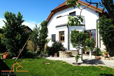 **NEU**FRÜHLING IM EIGENEN GARTEN- WOHLFÜHLOASE MIT POOL, SAUNA UND GARAGE IN FRAUENKIRCHEN!