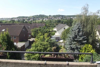 2 Zimmer K.DB. ren. + teilweisemöbl. DG Wohnung,EBK/Loggia, Nebenkosten all in