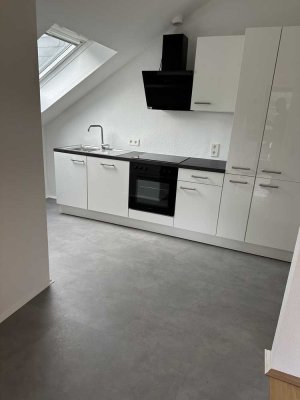 Vollständig renovierte Wohnung inklusive neuer Wohnküche mit drei Zimmern und Balkon in Kelkheim