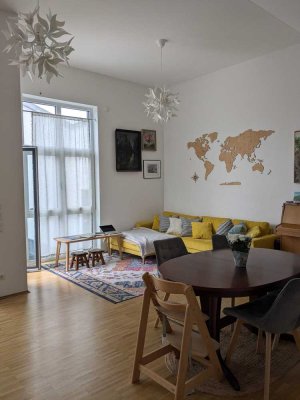 ***Neuwertige 4-Zimmer Studio-Wohnung mit großzügigem Balkon universitätsnah in Regensburg**