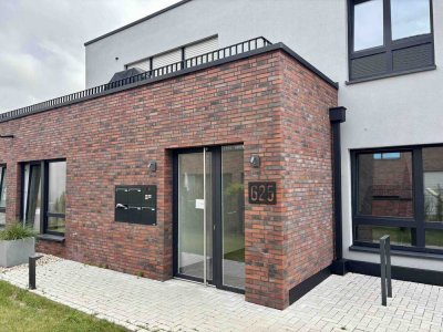 Fast Neu KR-Verberg: 2-Zi.-Penthouse-Wohnung mit gr. Terrasse, Aufzug, Wärmepumpe, Stellplatz