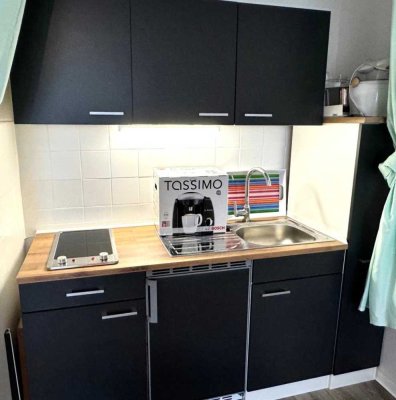 *** KLEIN aber FEIN - Einbauküchew gegen Abstand 250 EUR * BALKON - nur für 1 PERSON ***